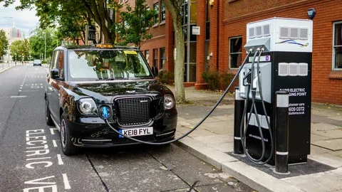 Böyük Britaniyada elektromobillər üçün yol vergisi 2028-ci ildən 