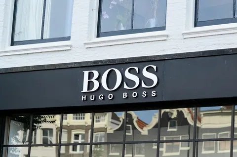 Hugo Boss dividendləri azaldaraq minimum 