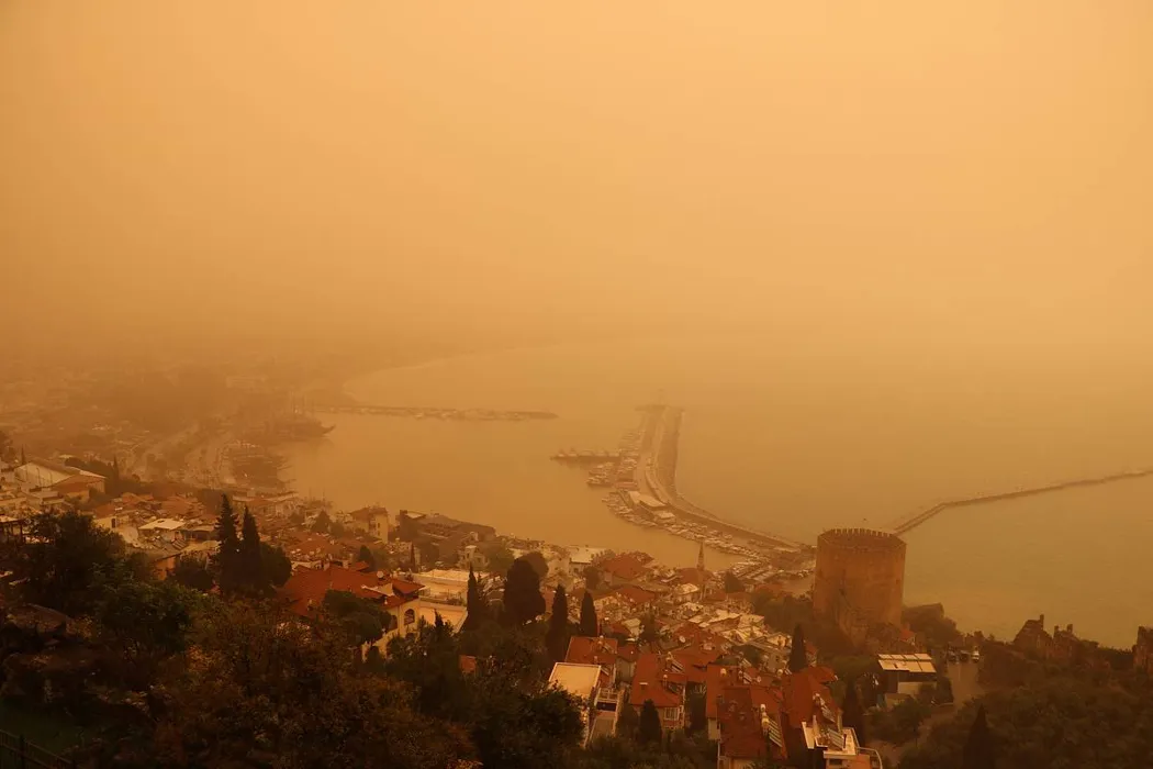 Antalya narıncı rəngə 