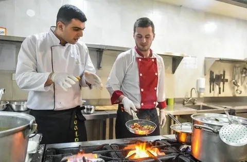 Azərbaycanda gənclər və peşəsini dəyişənlər niyə