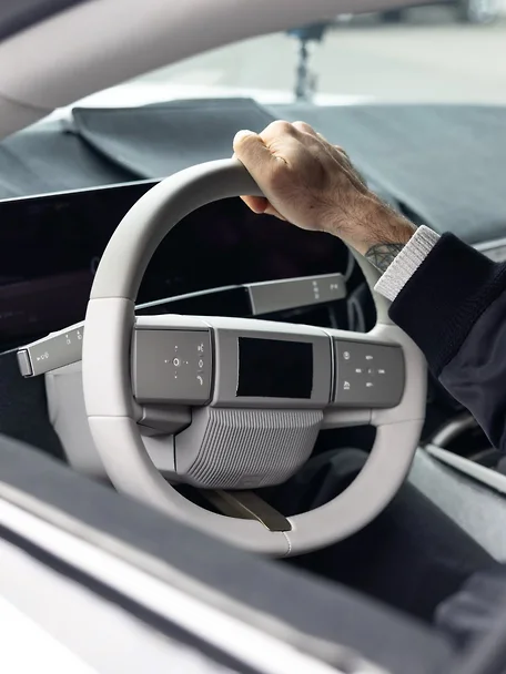 Yeni Jaguar  qeyri-adi sükanla 