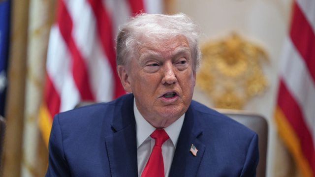 Tramp əvvəl razılaşdı, 