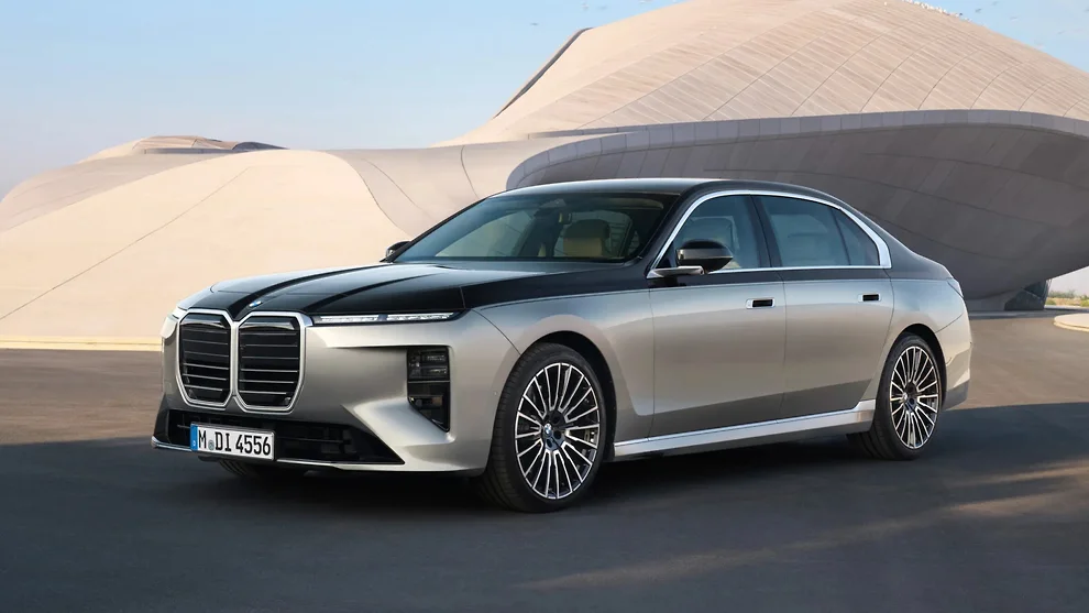 BMW yenilənmiş 7-ci seriya sedanını 