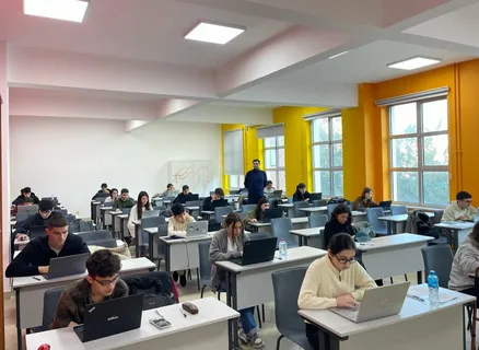 Dövlət İmtahan Mərkəzi rəqəmsal SAT imtahanı