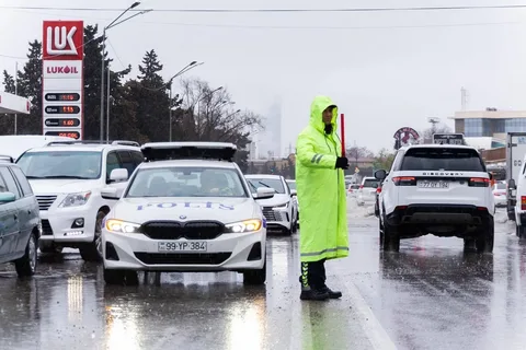 Yol polisi hava şəraitinin pisləşməsi ilə bağlı sürücülərə 