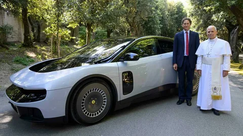 Roma Papası Ferrarinin ilk elektromobili 