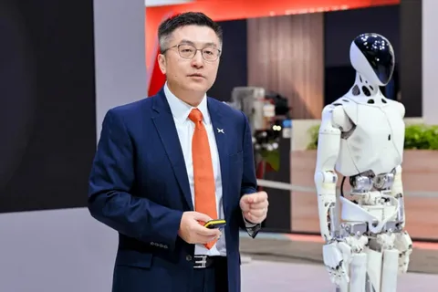 Xpeng rəhbəri robototexnika bölməsinə şəxsən 