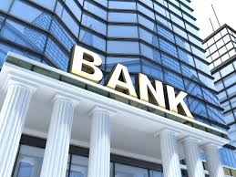 Azərbaycanda bankların sayı azalıb,