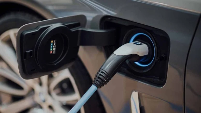 Tesla liderliyi 