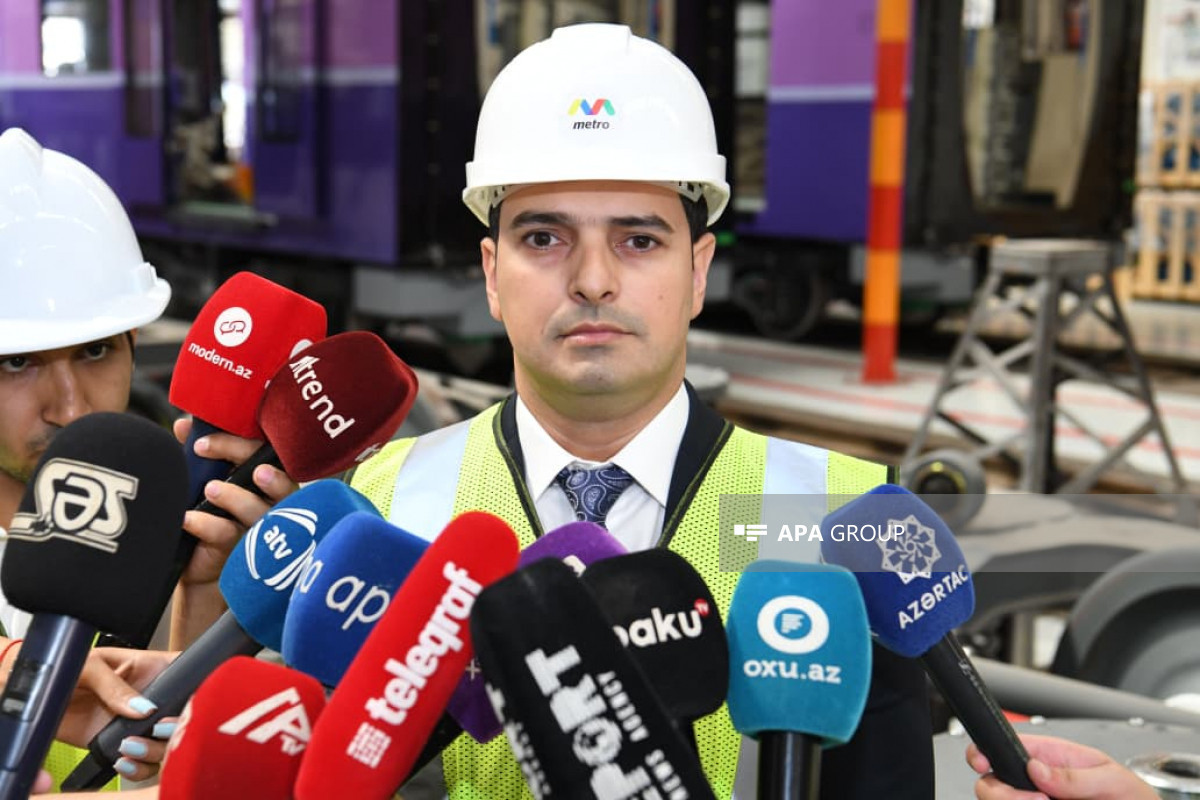 16 ildə ilk dəfə metroda 