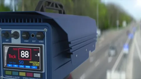 Yüksək texnologiya elektrik avtomobilləri sürücülərini