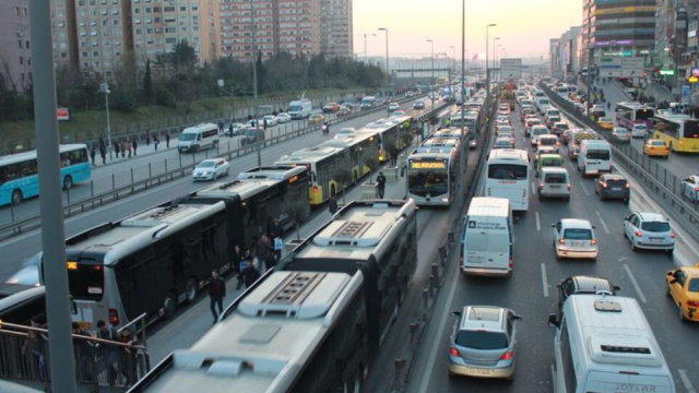 İstanbulda ictimai nəqliyyat və 