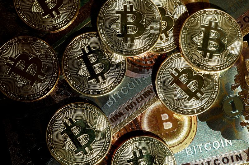 Bitcoin Xameneinin ölümündən sonra 67 000 dolların üzərinə 