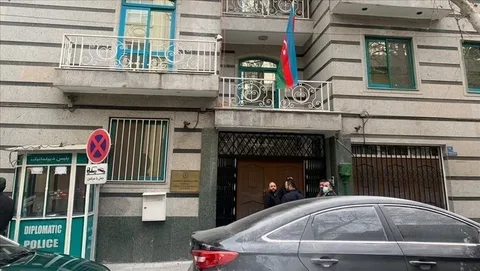 Azərbaycan Tehrandakı səfirliyini və Təbrizdəki baş konsulluğunu 