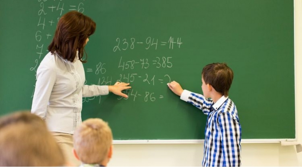 50 minə yaxın müəllim