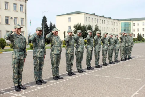 Bu çağırışçılar 1 il müddətinə zabit kimi 