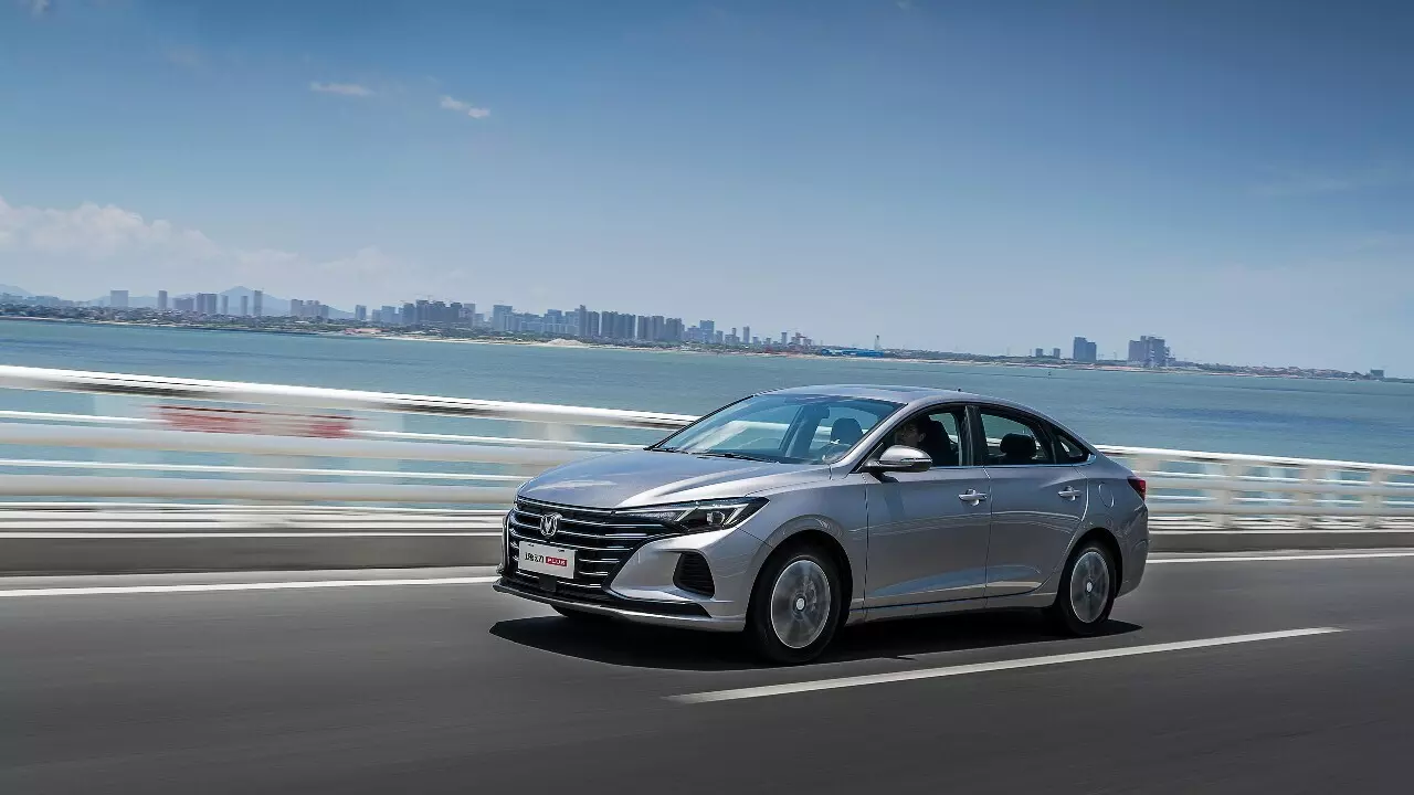 Qazaxıstanda məşhur Changan modelinin