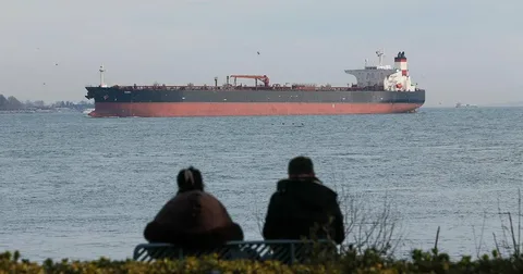 Rusiya tankeri neftin boşaldılması üçün 