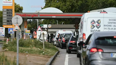 Fransada bəzi yanacaqdoldurma məntəqələrində 