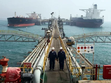 İran nefti daşıyan tanker kursunu dəyişərək Hindistan əvəzinə