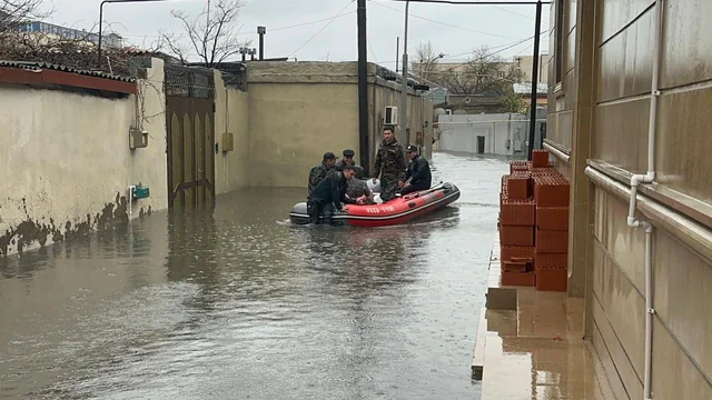 Su basmış ərazilərdə əhalinin təxliyəsi işləri
