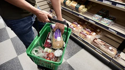 İsveçdə mart ayında inflyasiya proqnozlardan 