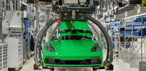 Porsche ilk rübdə tədarüklərin 15 faiz azaldığını