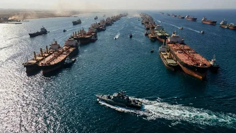 Hörmüz boğazından neft tankerləri 