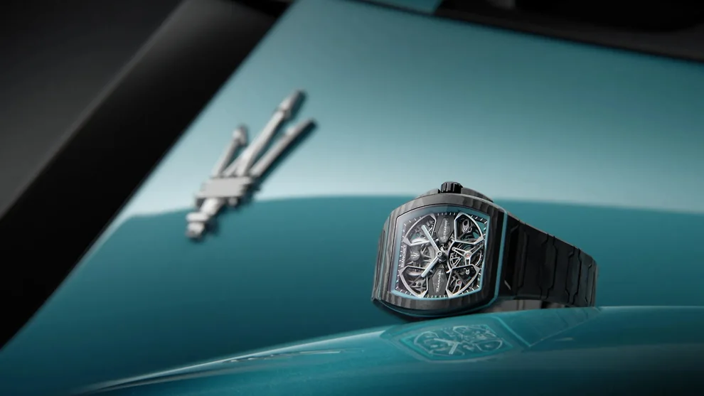 Maserati şirkəti avtomobil qiymətinə bərabər eksklüziv qol saatı 