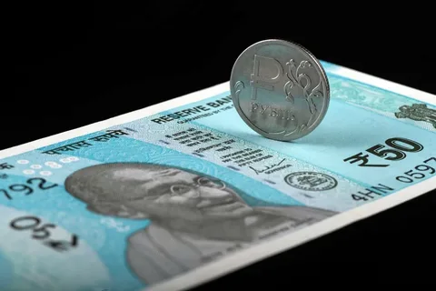 Hindistan Mərkəzi Bankı rupi məzənnəsini gücləndirmək