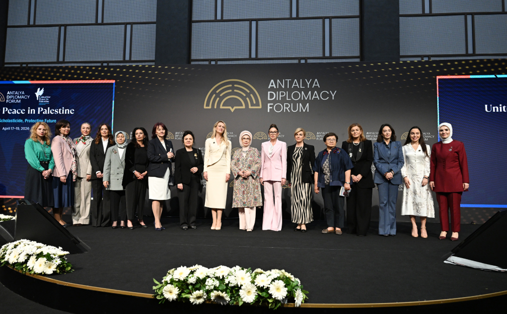 Mehriban Əliyeva Antalya Diplomatik Forumunun panelində 