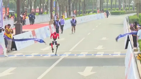 Robotlar Pekində keçirilən qaçışda