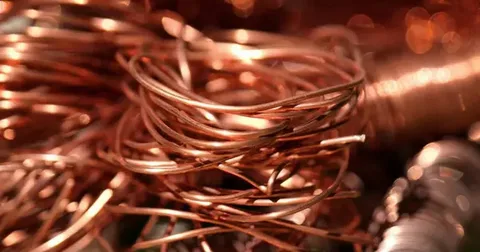 Mis qiyməti tarixi maksimuma 