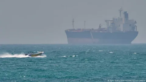 Hörmüz boğazında hərəkət iflic olub: ABŞ-ın gəmi ələ keçirməsi 