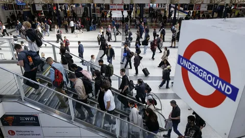 Londonda metroda tətil: bir neçə xətt 