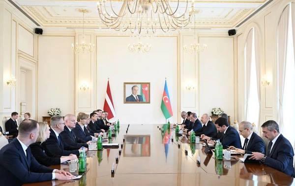 Azərbaycan və Latviya prezidentlərinin geniş tərkibdə 