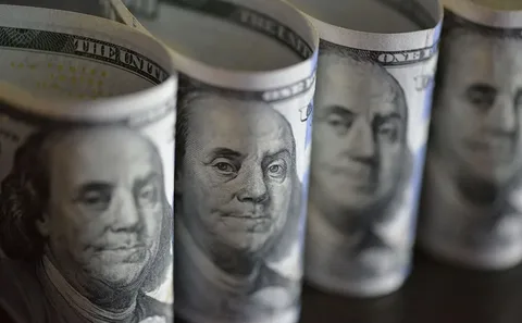 Dolların ticarətdə payı rekord 