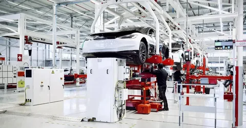Tesla Almaniyadakı zavodunda 1000 yeni