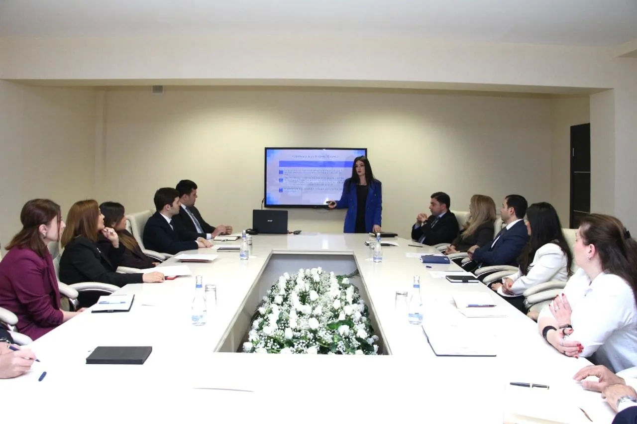 “Dövlət qulluğunda vəzifələrin və ehtiyat kadrların idarə edilməsi” mövzusunda 