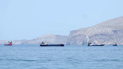 Hörmüz boğazında çıxılmaz vəziyyət ABŞ blokadası 