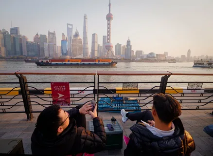 Çinin ÜDM-i ilə  göstəricilər arasındakı 