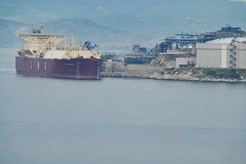 Qətər tankeri Hörmüz boğazını 