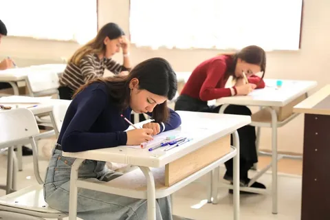 23 mindən çox bakalavr 17 mayda 