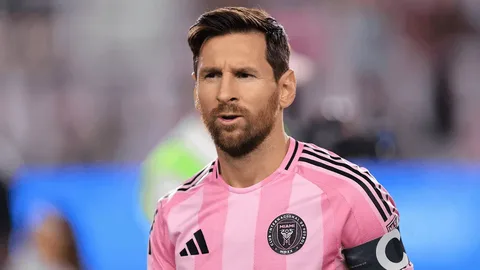Lionel Messi ikinci milyarder 