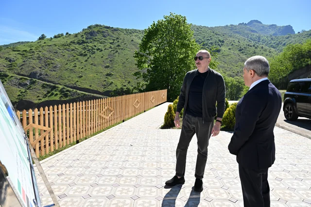 İlham Əliyev Şuşanın Böyük Qaladərəsi kəndində görülən işlərlə tanış olub, 