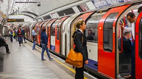 Londonda metroda 24 saatlıq
