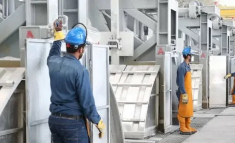 Alüminium Yaxın Şərq böhranı fonunda 