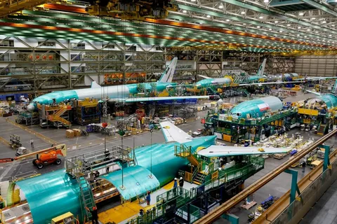 Boeing tədarükü artırsa da, yarışda 