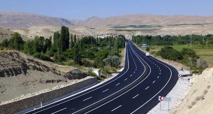 Naxçıvanda avtomobil yollarının təmirinə