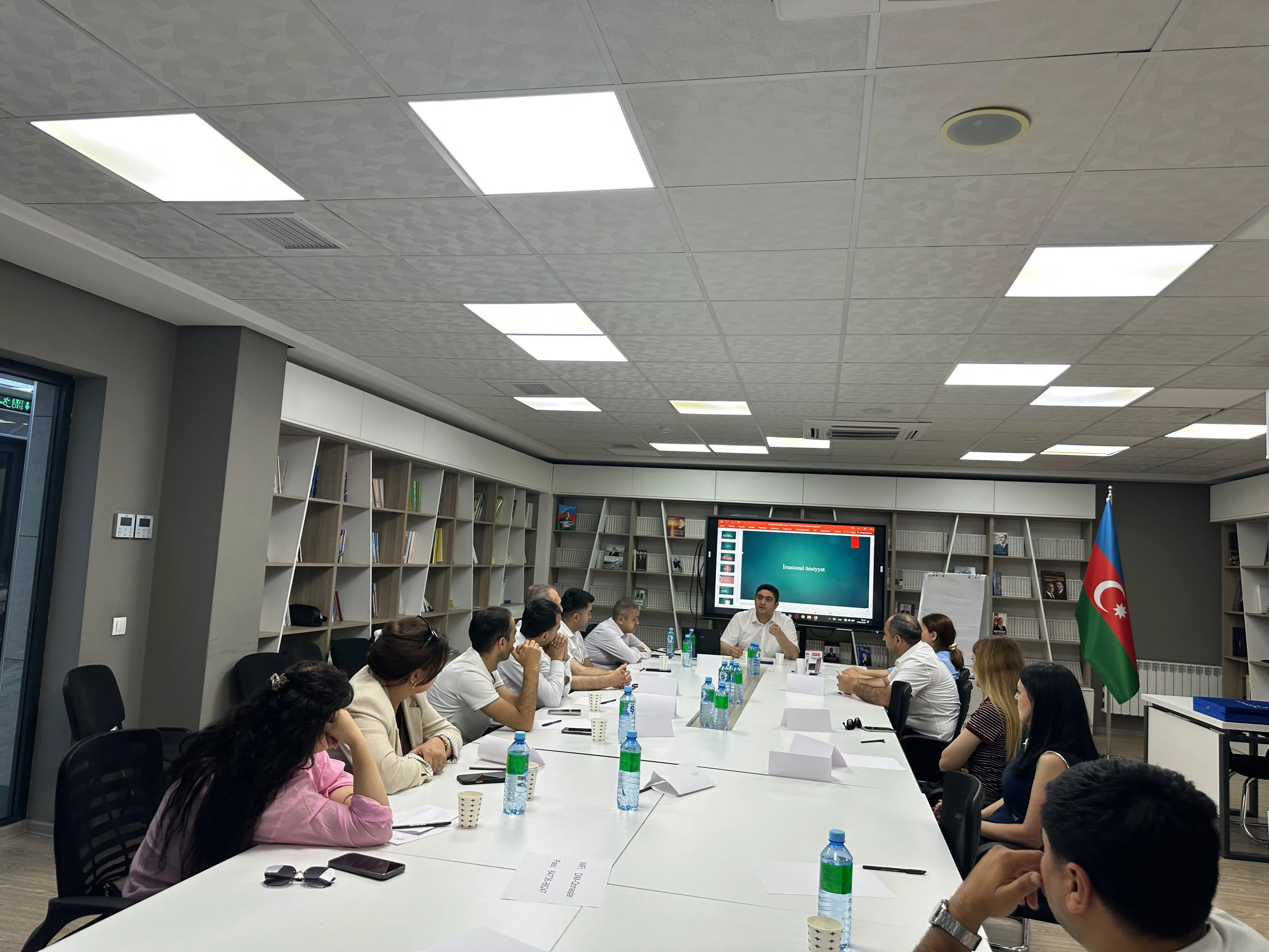 Dövlət qulluqçuları üçün “Ünsiyyət bacarıqlarının inkişafı” 